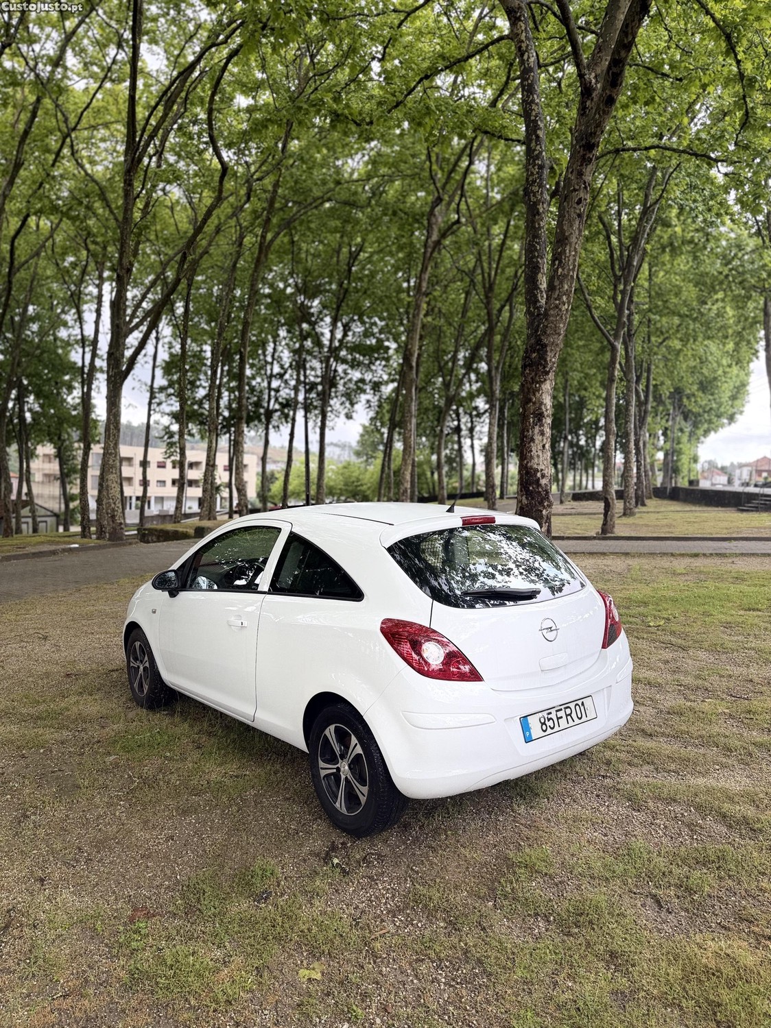 Opel Corsa 1.3cdti — fotografia 2