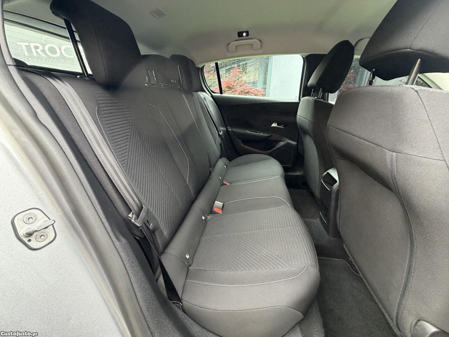 Peugeot 308 1.6 Hybrid Allure Pack e-EAT8 — fotografia 10