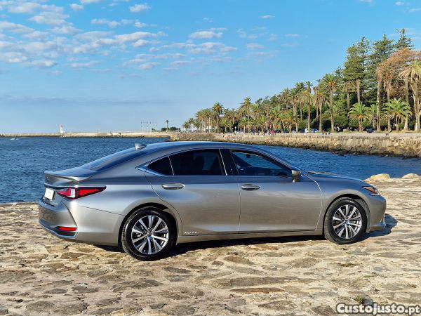 Lexus ES 300h Business — fotografia 16