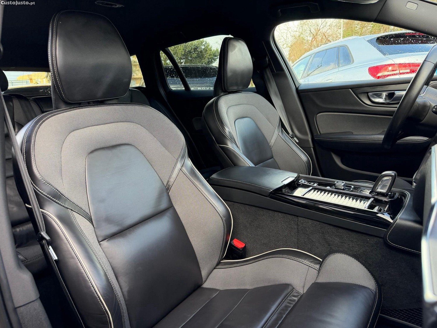 Volvo V60 2.0 T6 AWD TE R-Design — fotografia 10