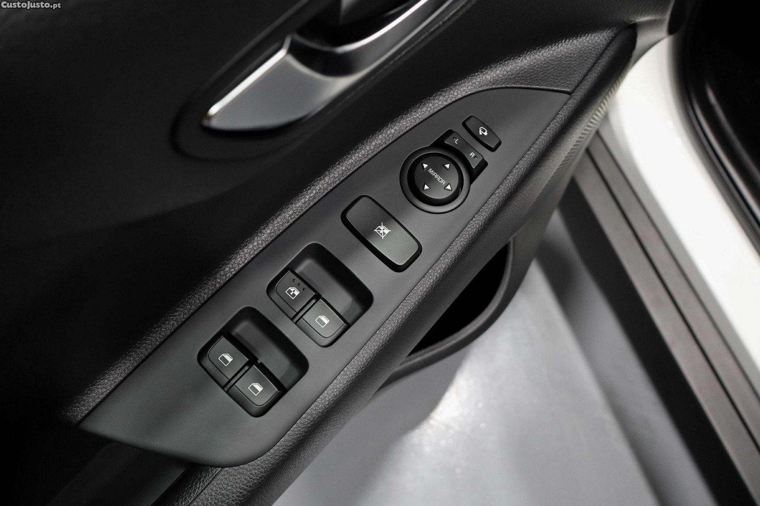 Kia Stonic 1.0 T-GDI Drive — fotografia 17