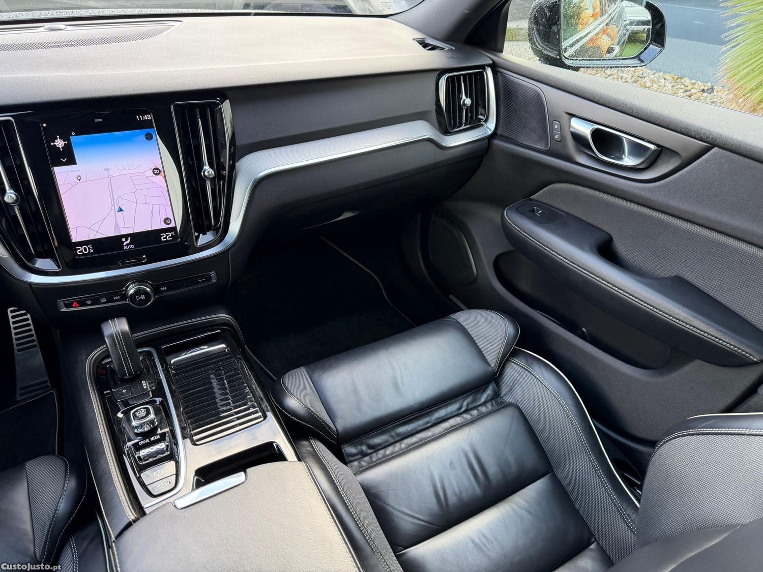 Volvo V60 2.0 T6 AWD TE R-Design — fotografia 3
