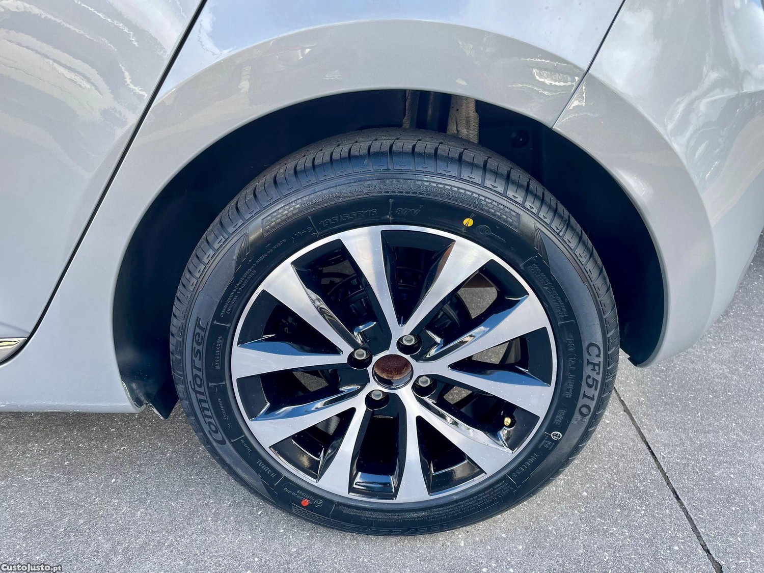 Renault Clio 1.0 TCe Intens — fotografia 7
