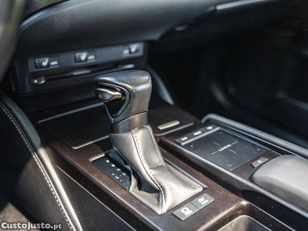 Lexus ES 300h Special Edi — fotografia 14