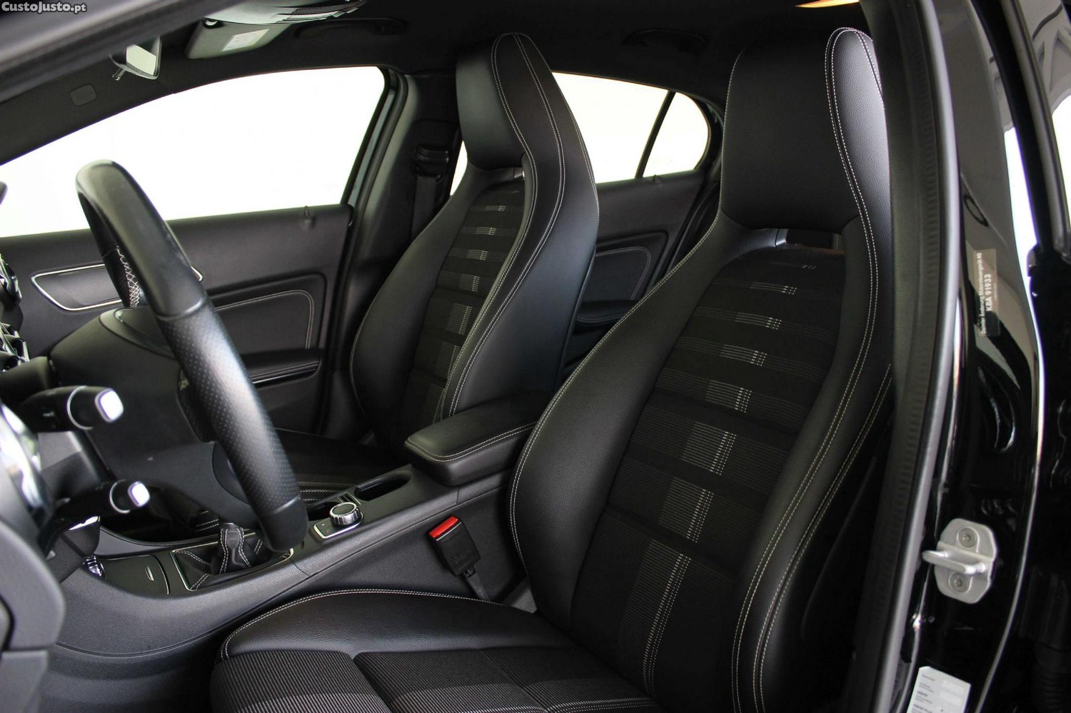 Mercedes-Benz GLA 180 d Urban — fotografia 15