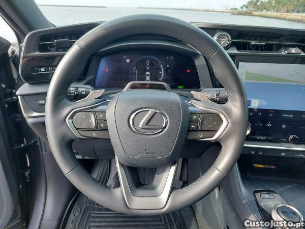 Lexus RX RZ 450e Luxury — fotografia 3