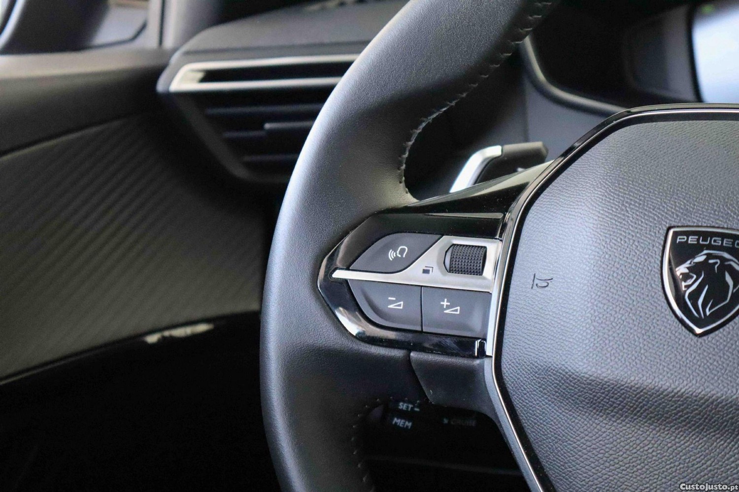 Peugeot 208 1.2 Hybrid Allure e-DCS6 — fotografia 17