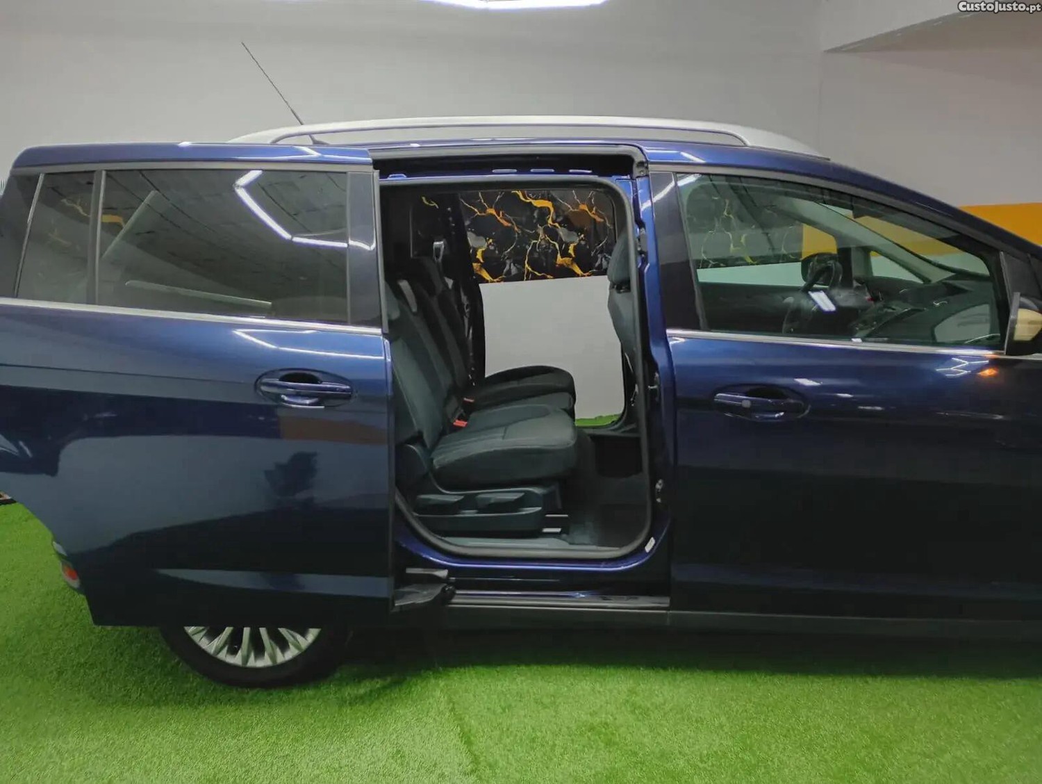 Ford Grand C-Max 1.6 TDCi Titanium S/S — fotografia 10