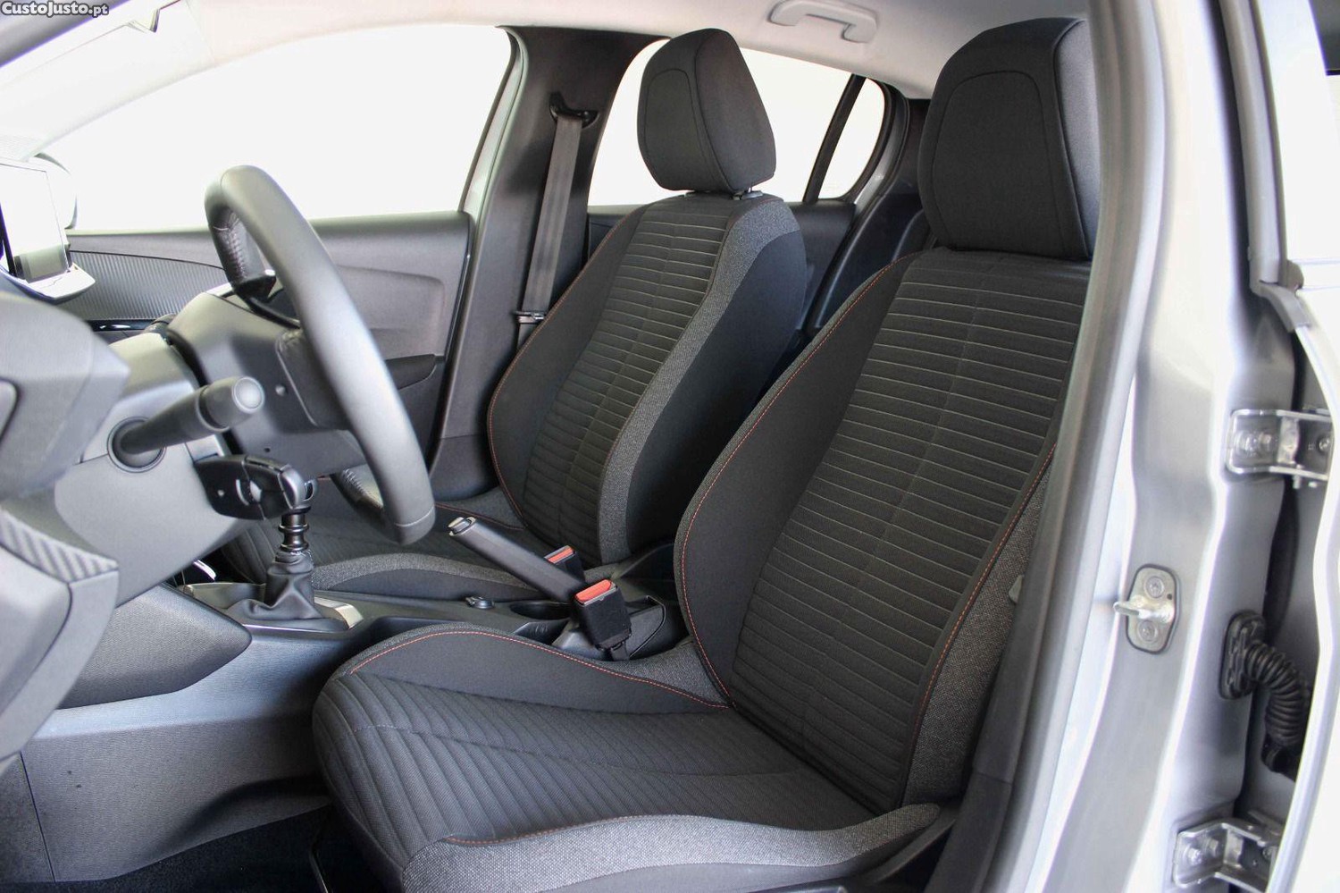 Peugeot 208 1.5 BlueHDi Active Pack — fotografia 2