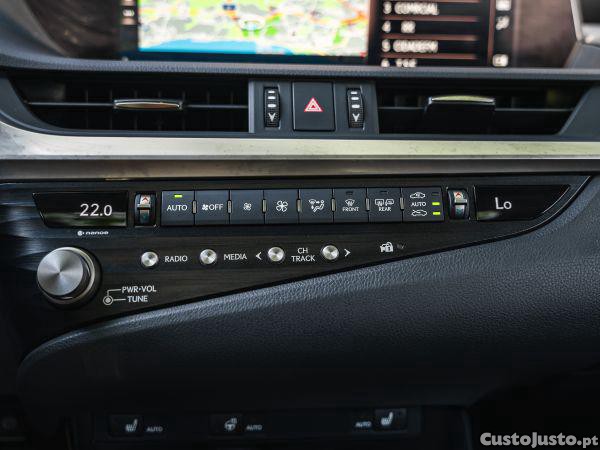Lexus ES 300h Special Edi — fotografia 12