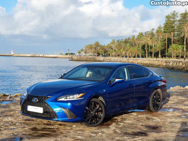 Lexus ES 300h Sport — fotografia 17