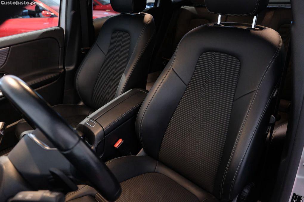 Mercedes-Benz GLA 250 e 8G-DCT Progressive — fotografia 14