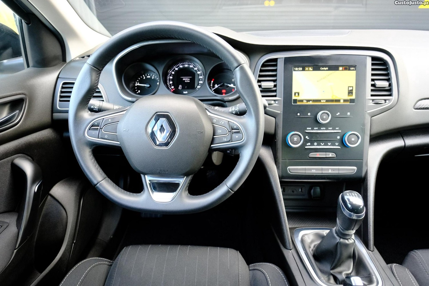 Renault Mégane Sport Tourer 1.5 Blue dCi Limited — fotografia 12