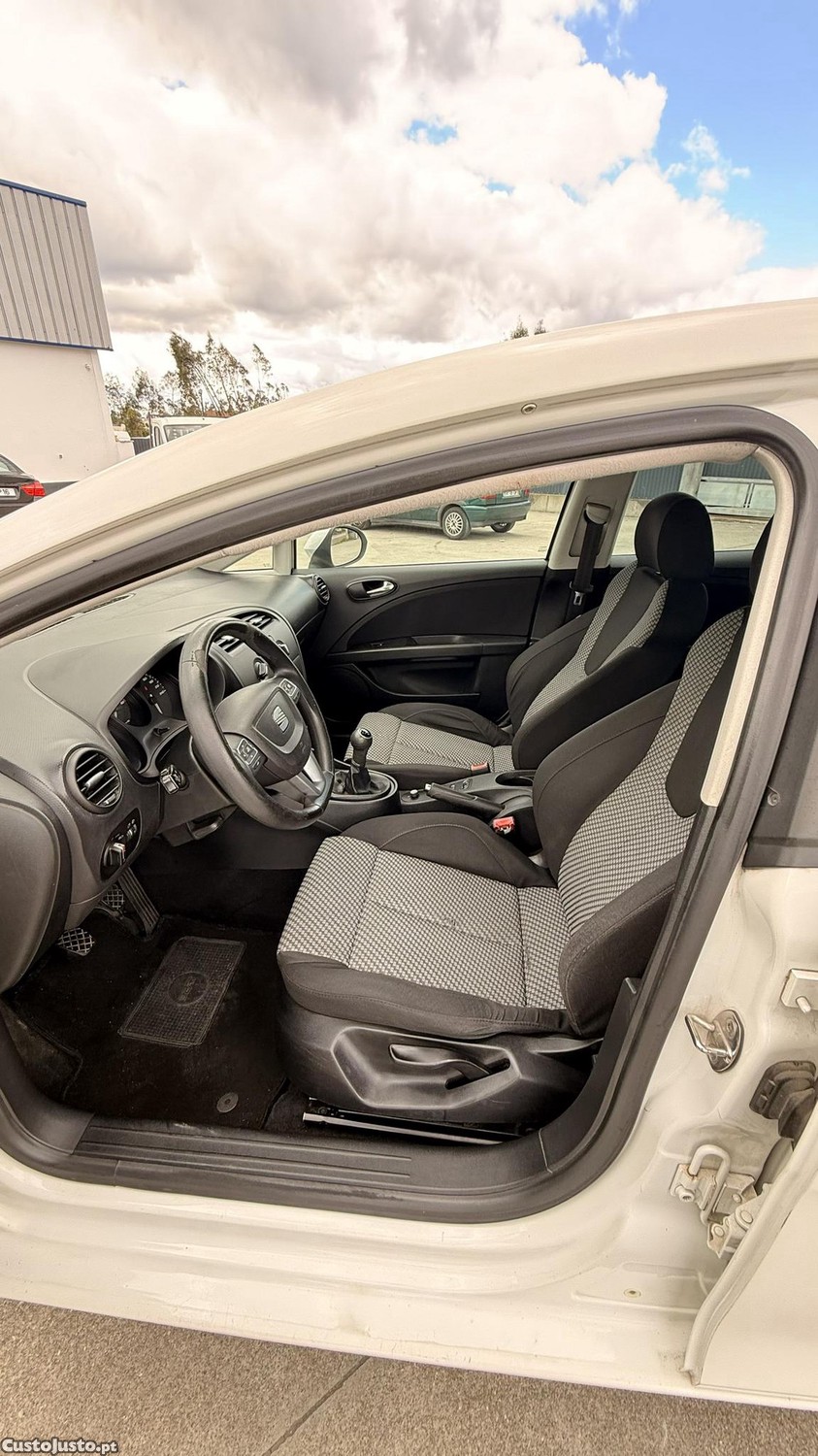 SEAT Leon 1.6 TDI de 2010 — fotografia 10