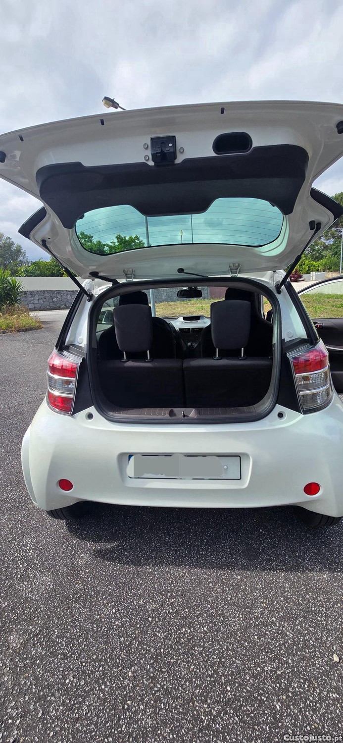 Toyota iQ 1.4 D4D - 10 — photo 4