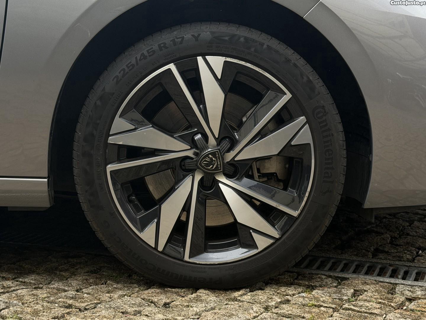 Peugeot 308 1.6 Hybrid Allure Pack e-EAT8 — fotografia 22