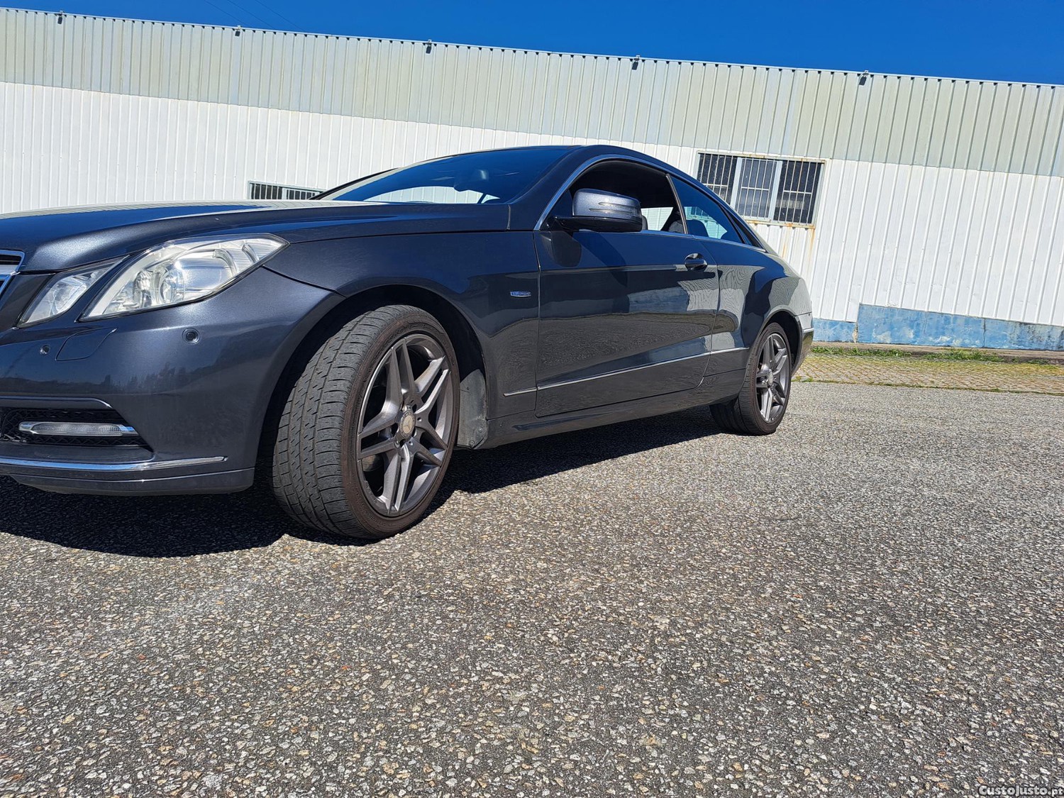 Mercedes-Benz E 220 Coupé — fotografia 4