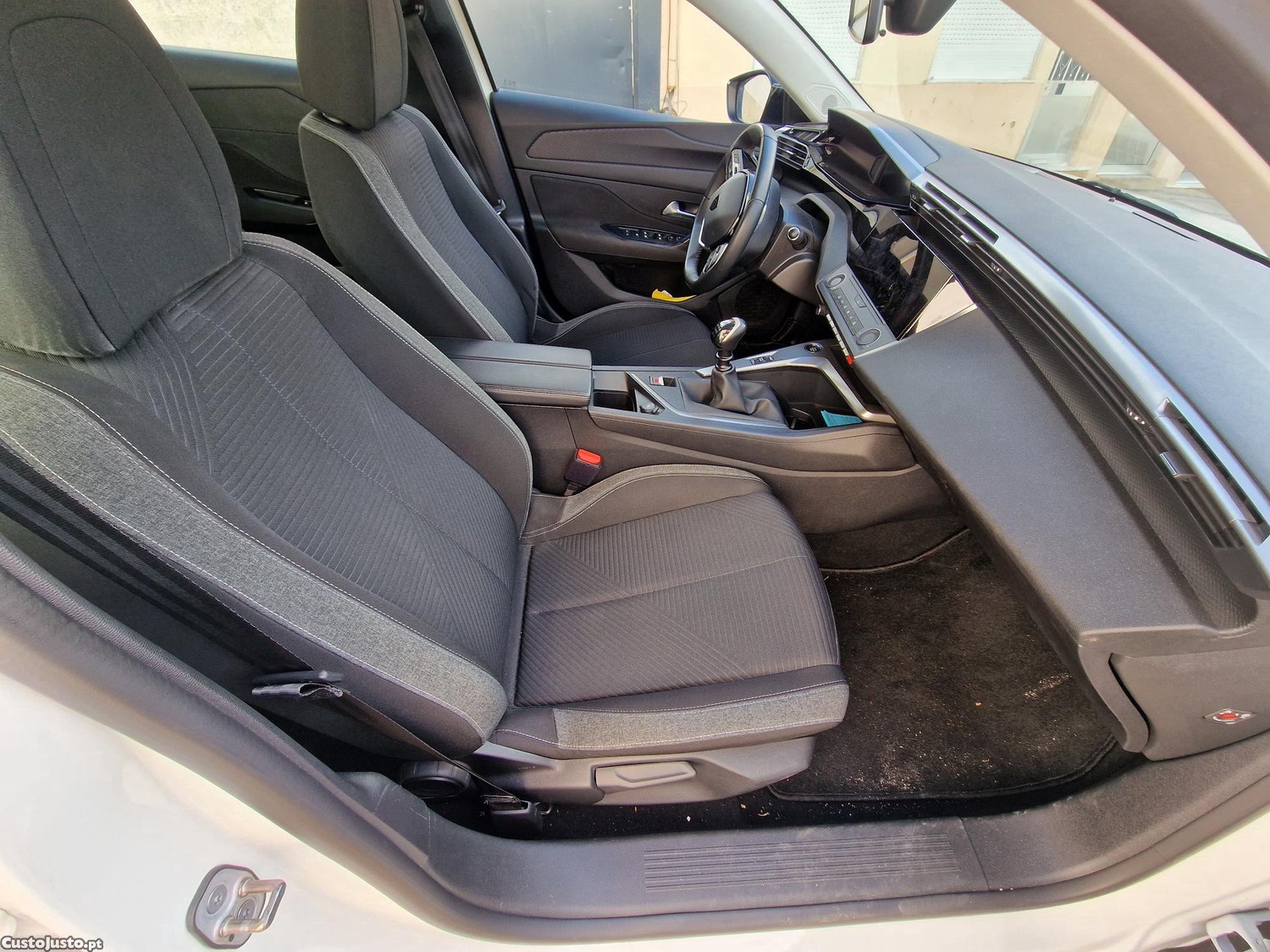 Peugeot 308 1.5 — fotografia 2