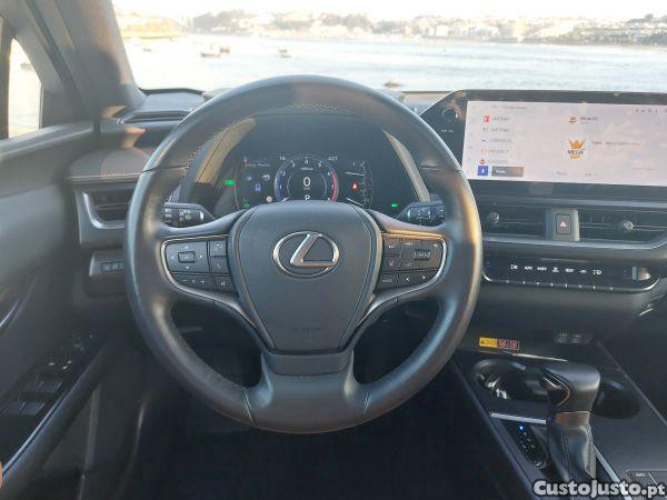 Lexus NX UX 250h Sport — fotografia 8