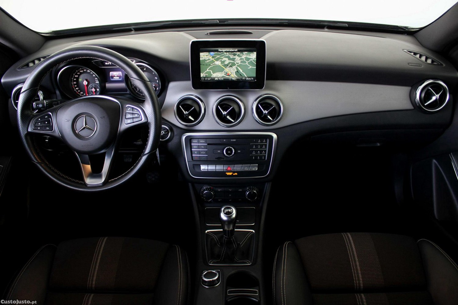 Mercedes-Benz GLA 180 d Urban — fotografia 14