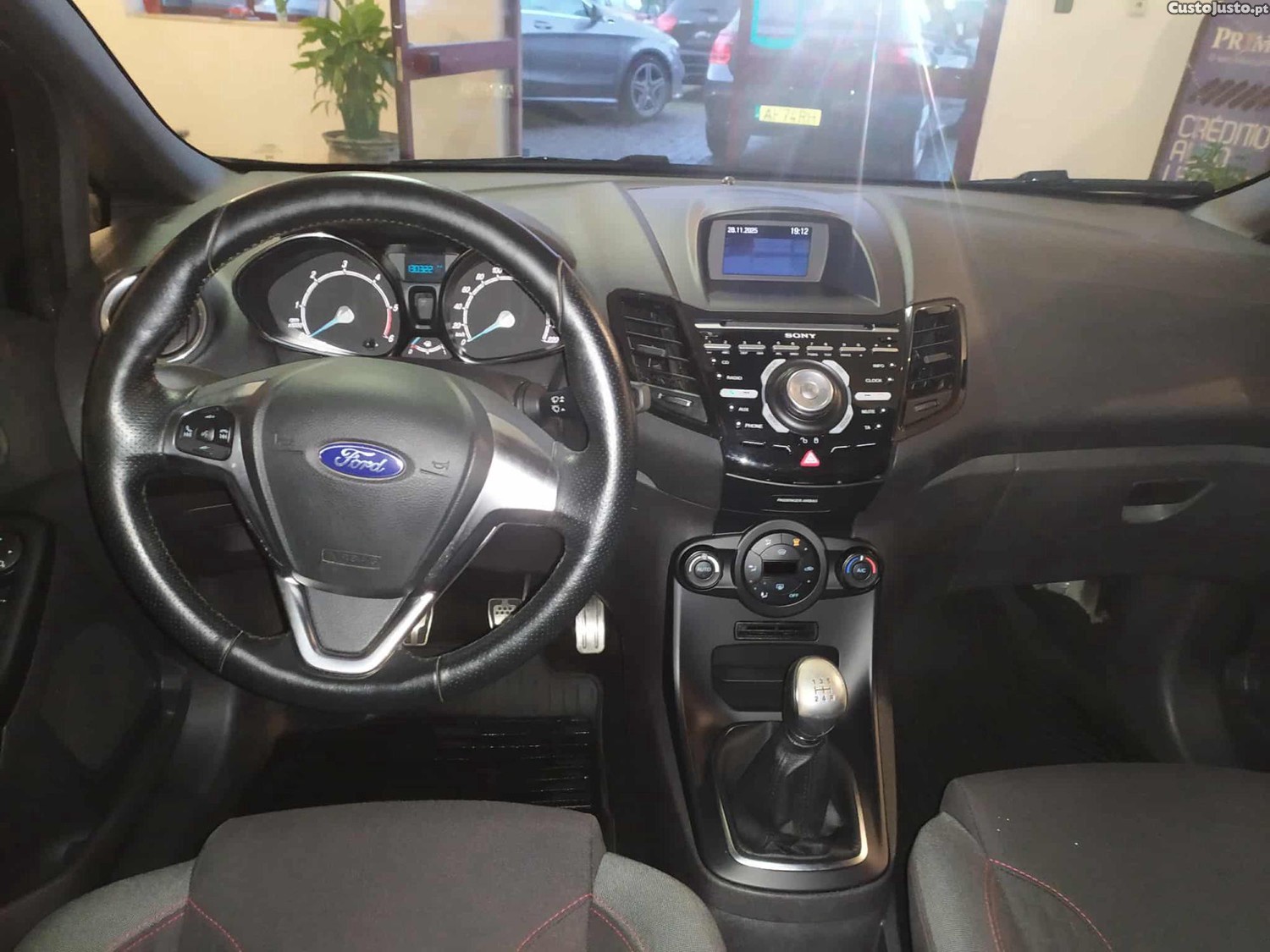Ford Fiesta 1.5 tdci 95 cv ST LINE — fotografia 5