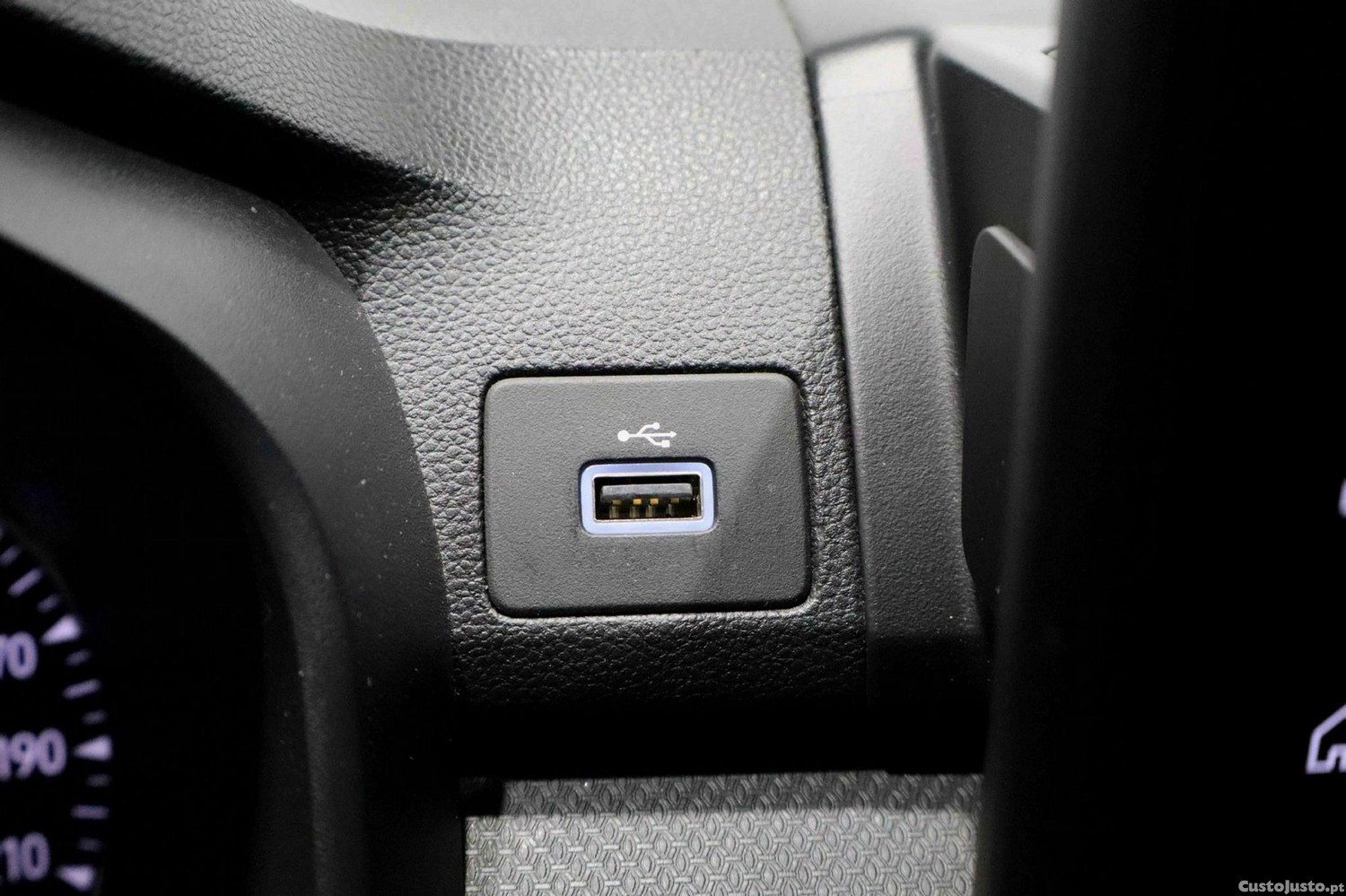 Dacia Sandero 1.0 TCe Essential — fotografia 15