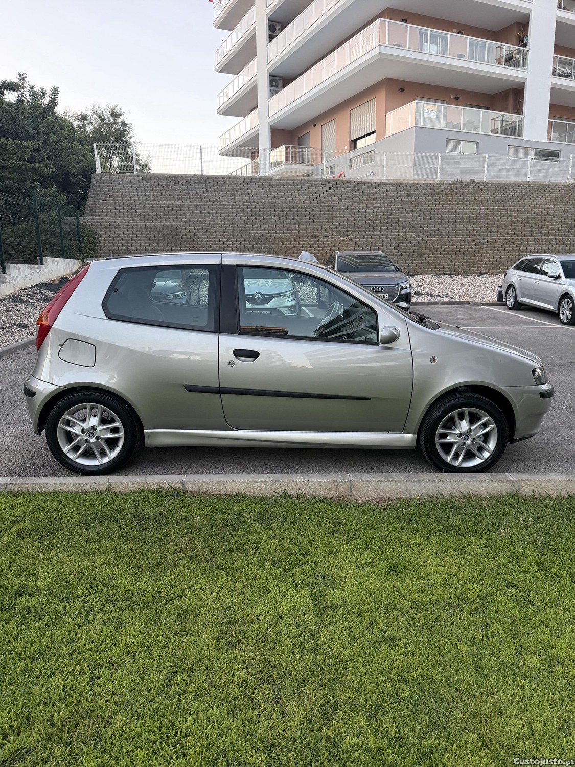 Fiat Punto Sport Fire 1.2Automático117 mil km (c/Histórico)MultimediaACNacionalJantes 16Distribuição Nova0 — fotografia 8