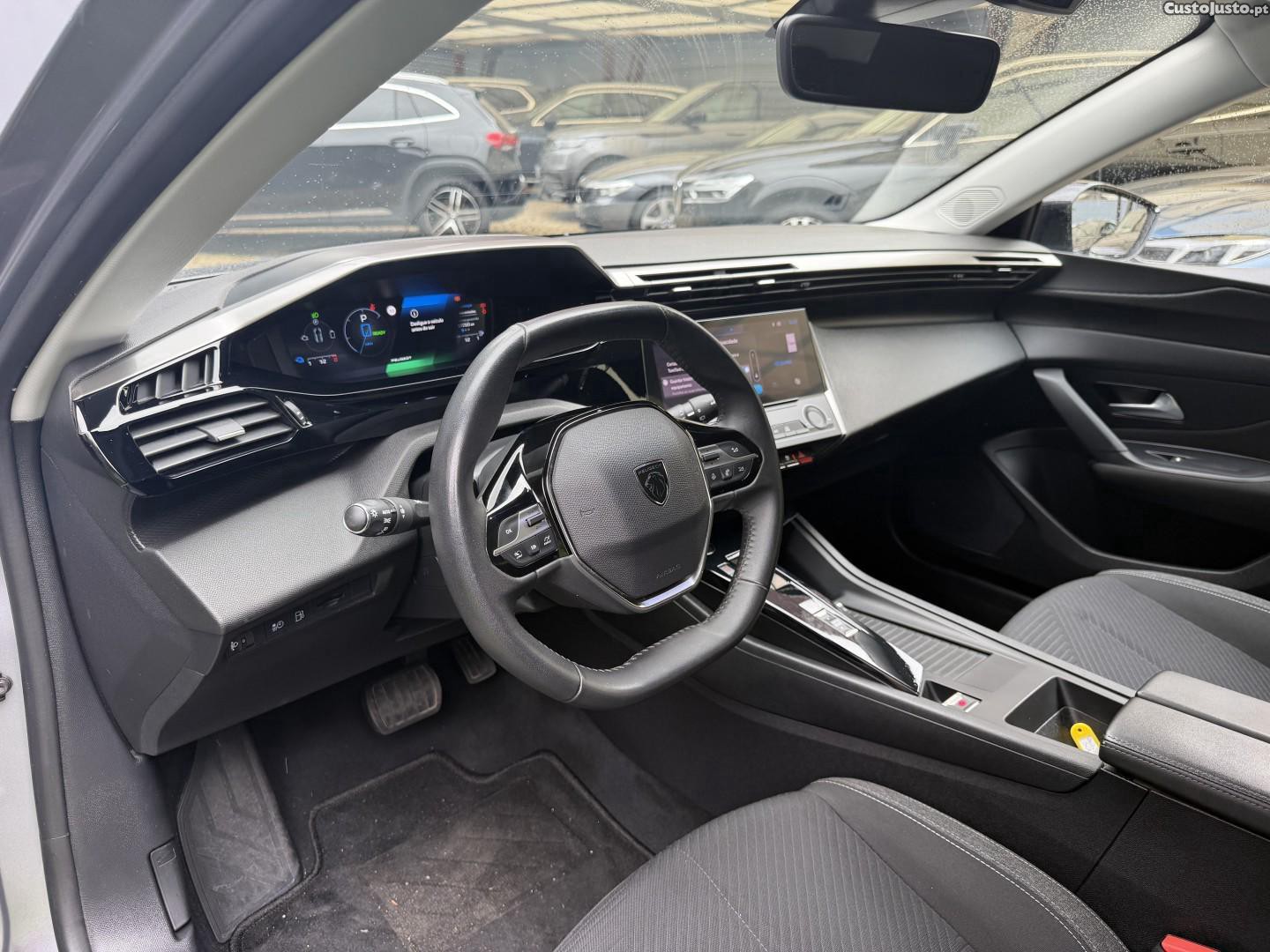 Peugeot 308 1.6 Hybrid Allure Pack e-EAT8 — fotografia 5