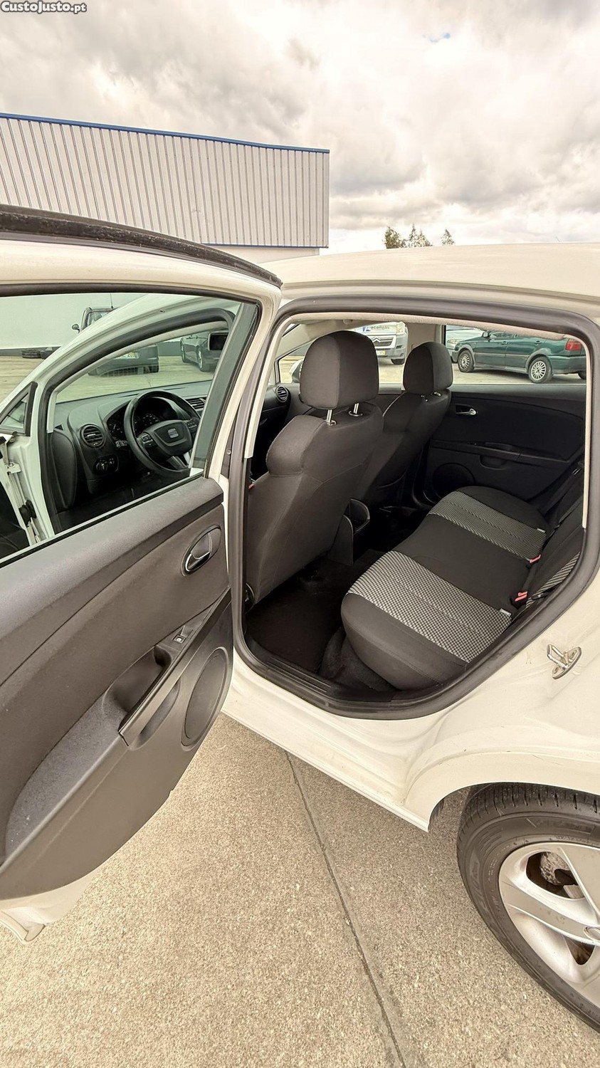 SEAT Leon 1.6 TDI de 2010 — fotografia 3