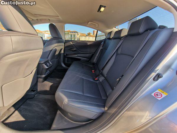 Lexus ES 300h Business — fotografia 10