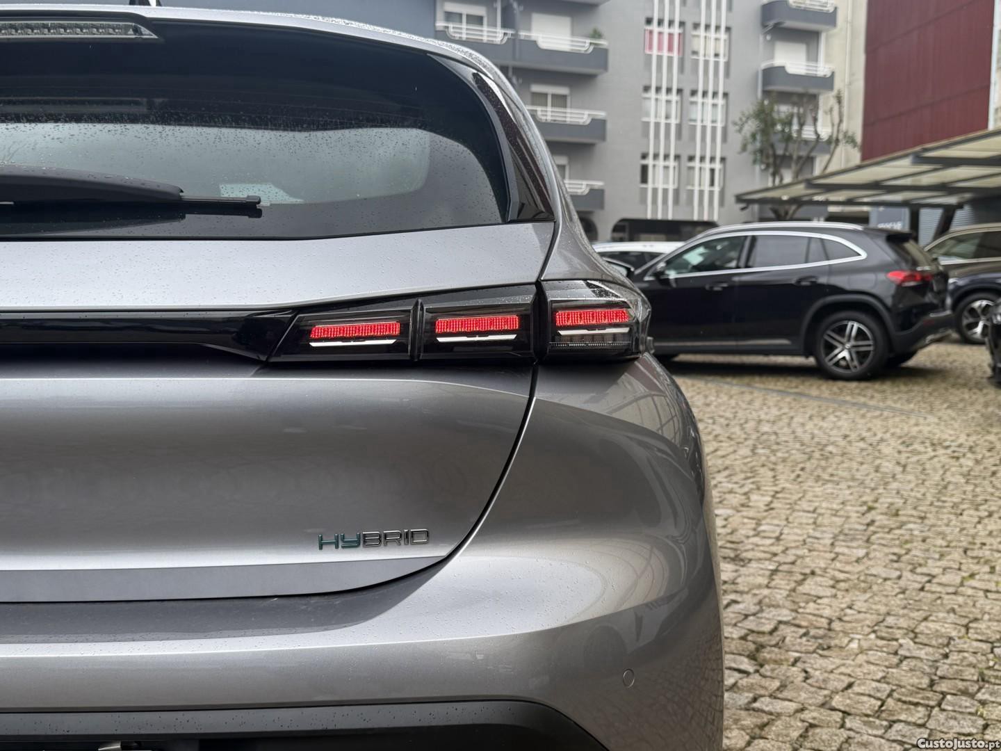 Peugeot 308 1.6 Hybrid Allure Pack e-EAT8 — fotografia 14