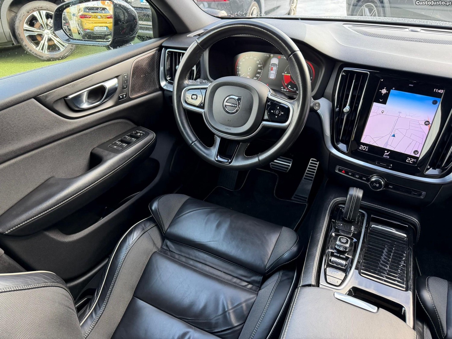 Volvo V60 2.0 T6 AWD TE R-Design — fotografia 4
