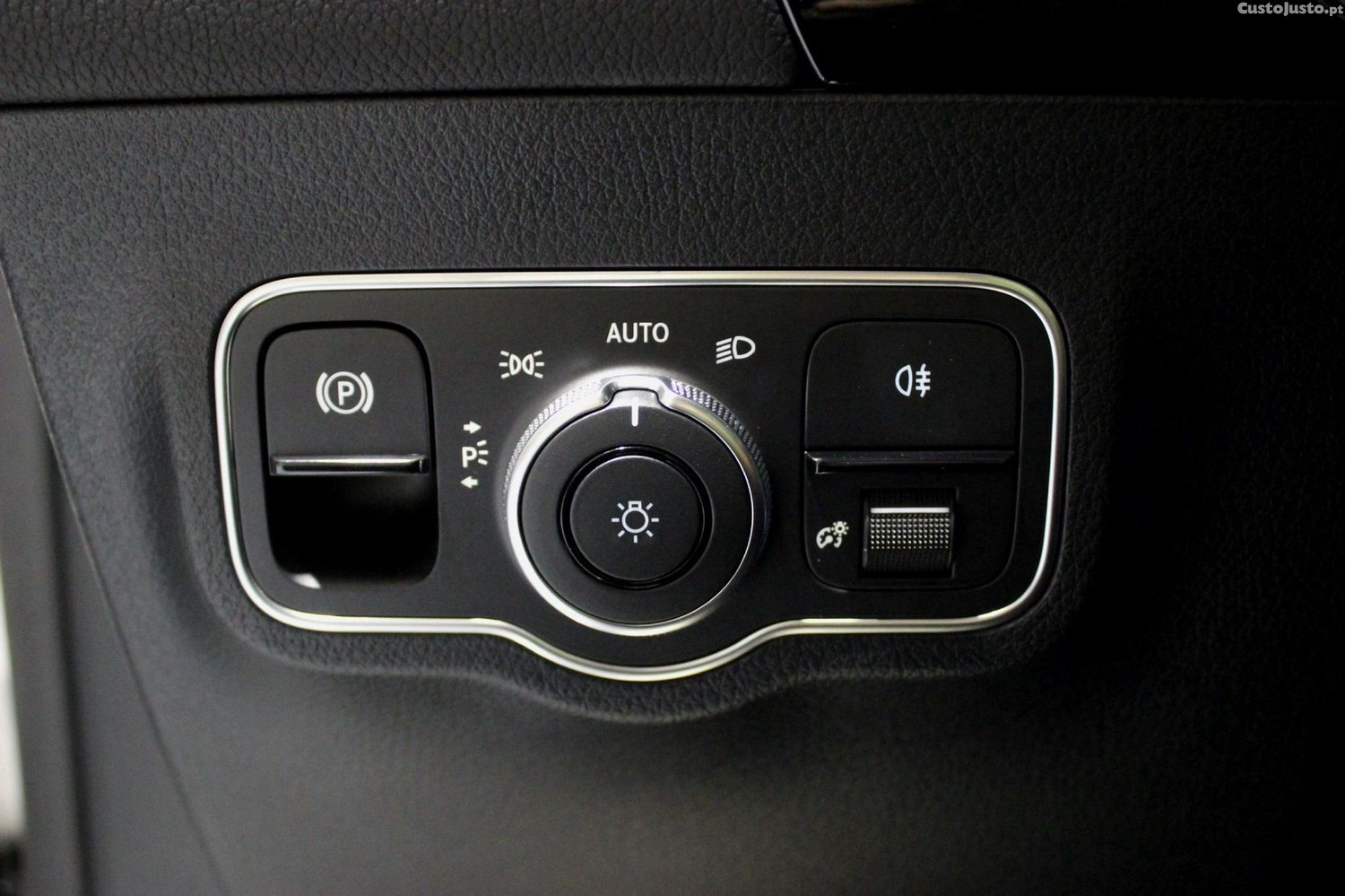 Mercedes-Benz GLA 180 d AMG Line — fotografia 16