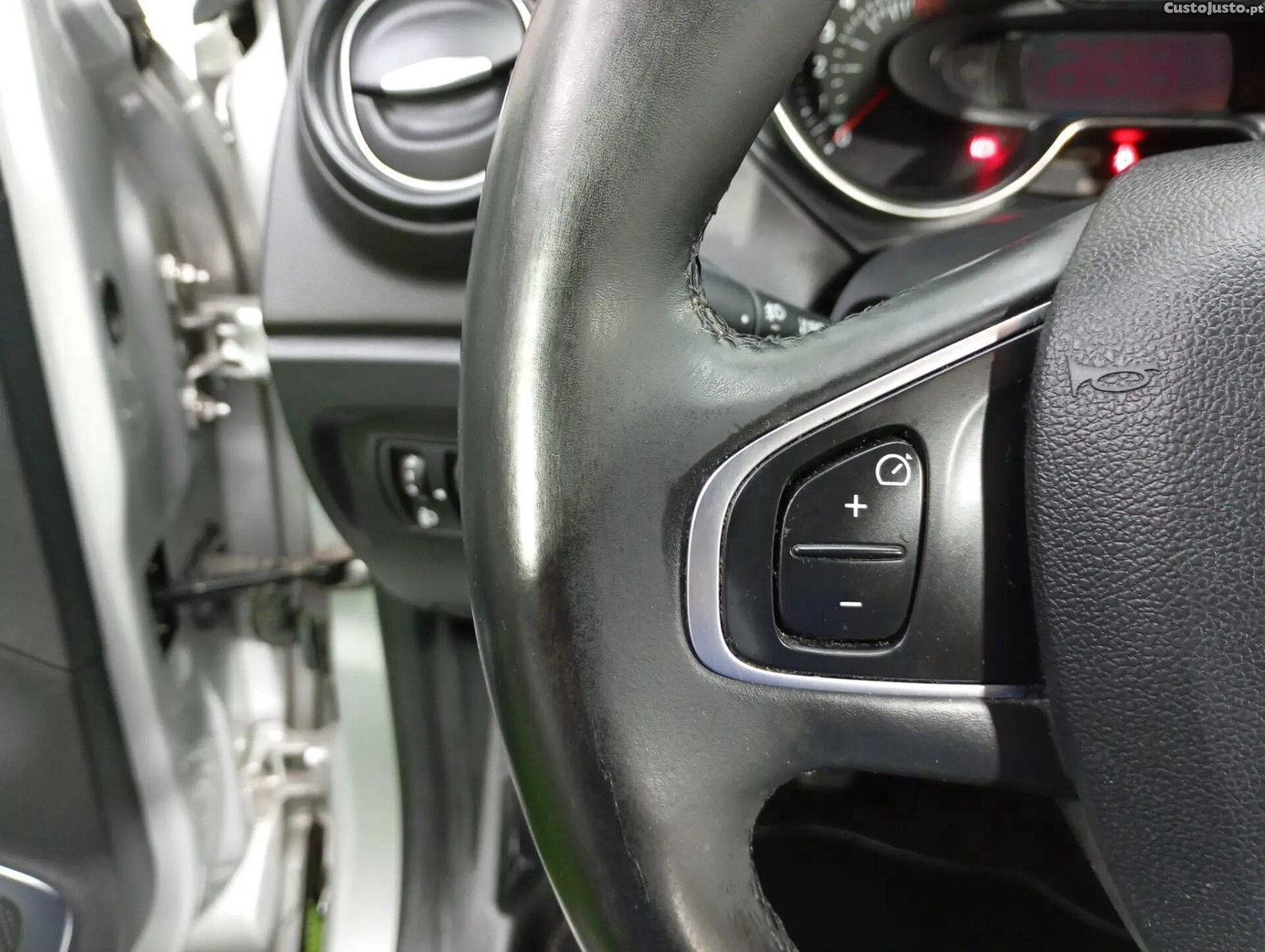 Renault Captur 0.9 TCE Exclusive — fotografia 7