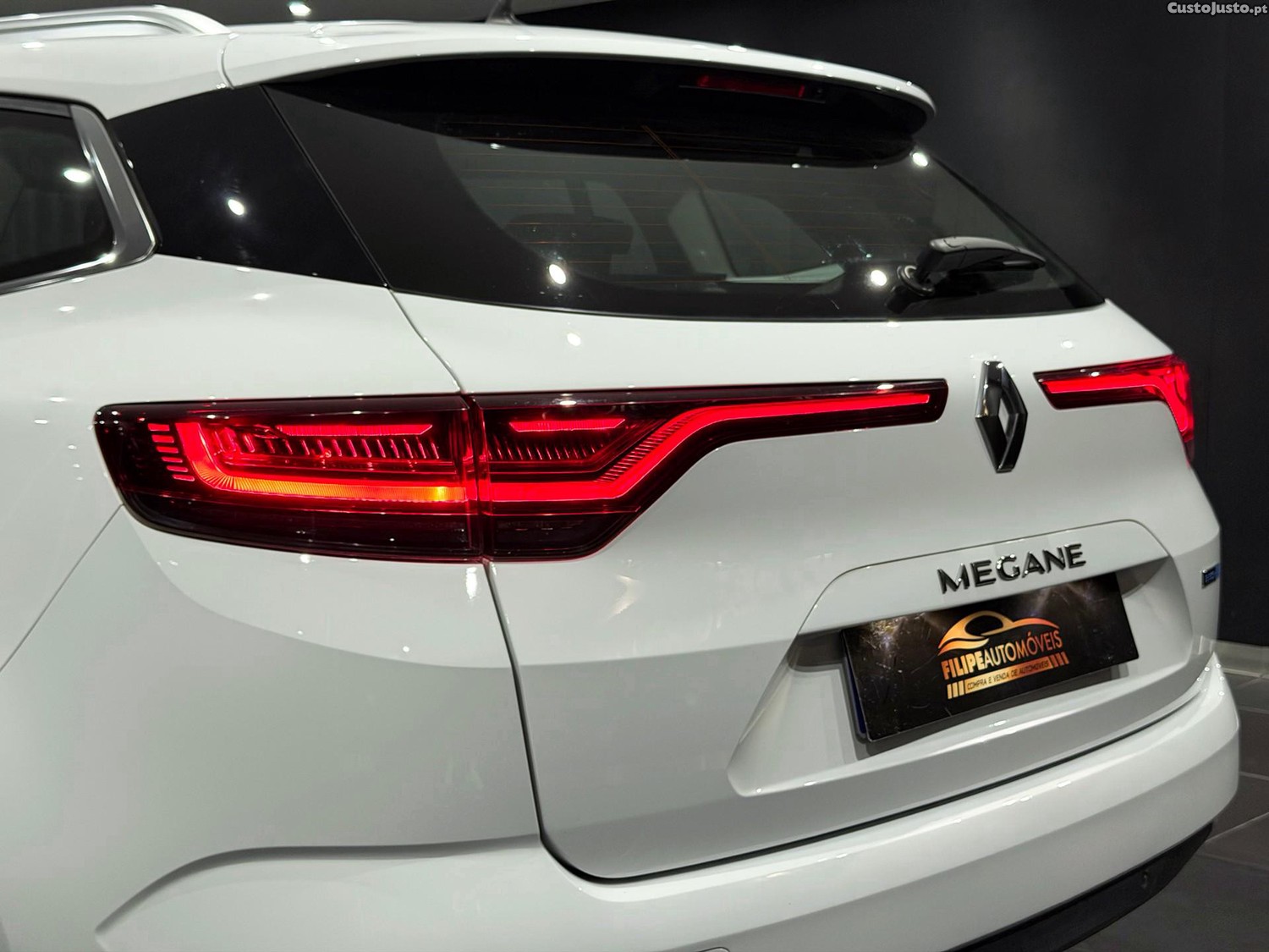 Renault Mégane E-Tech Plug-in Hybrid 160 EQUILIBRE — fotografia 15