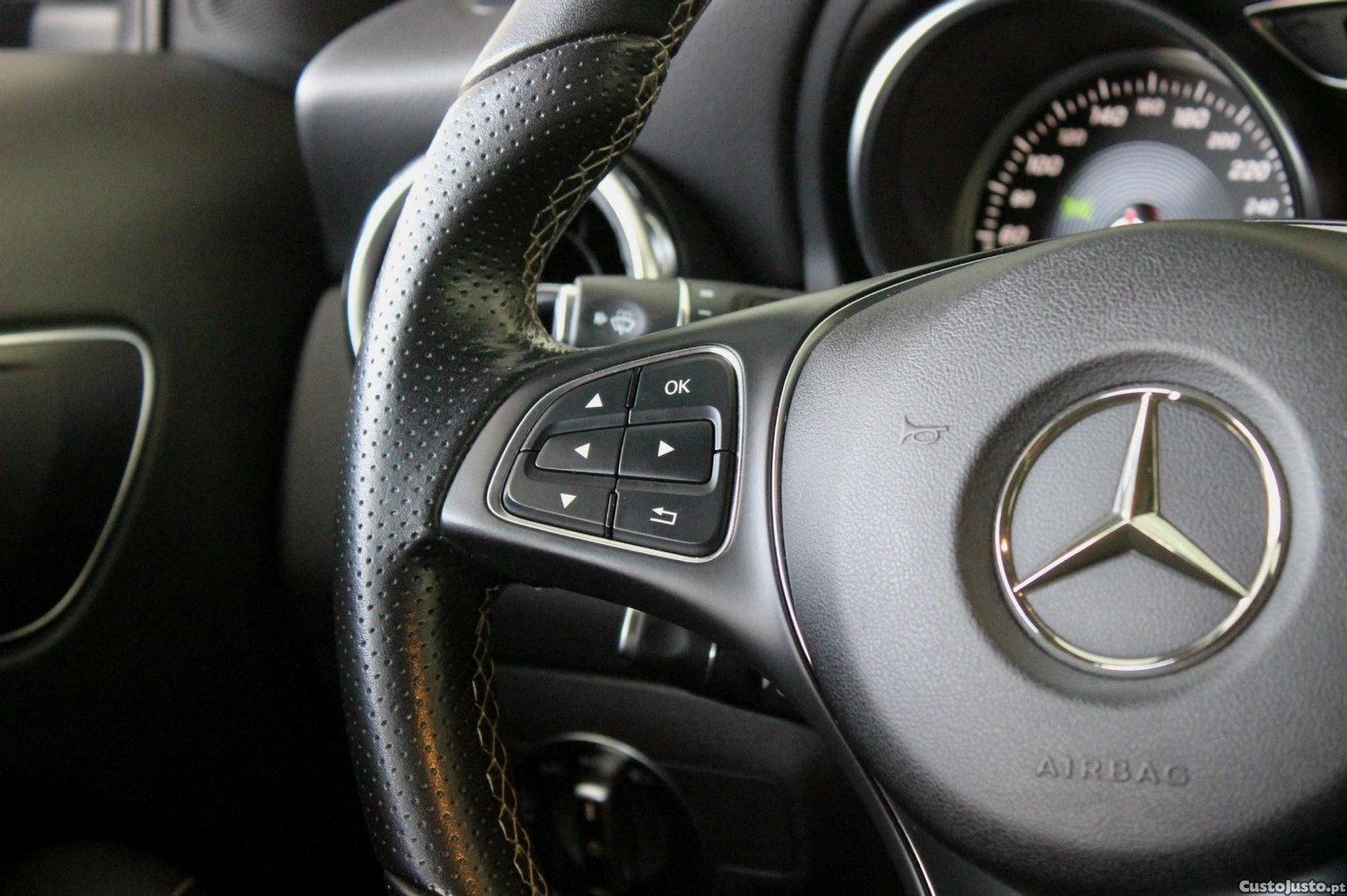 Mercedes-Benz GLA 180 d Urban — fotografia 17