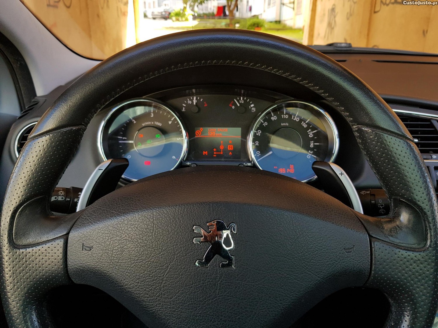 Peugeot 3008 1.6 HDi 110cv Automático — fotografia 9