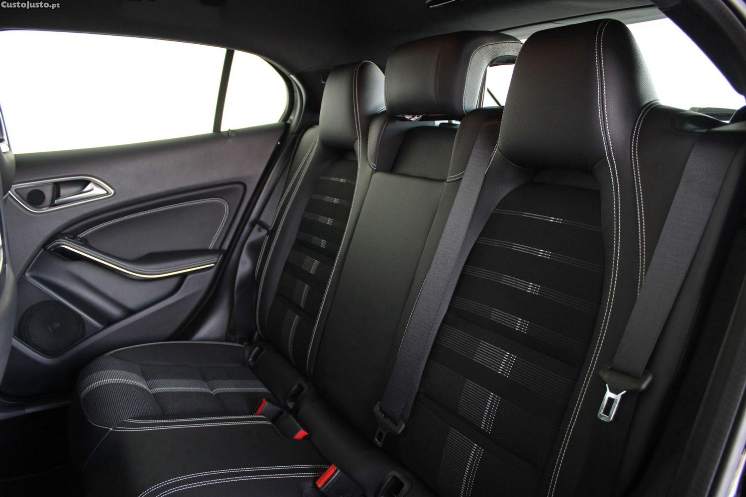 Mercedes-Benz GLA 180 d Urban — fotografia 13