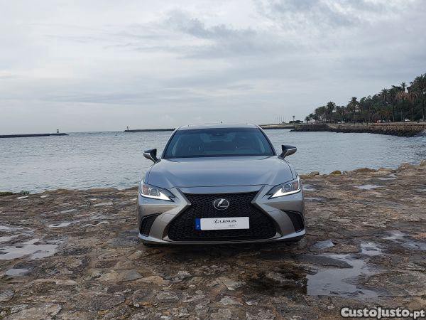 Lexus ES 300h Sport — fotografia 11