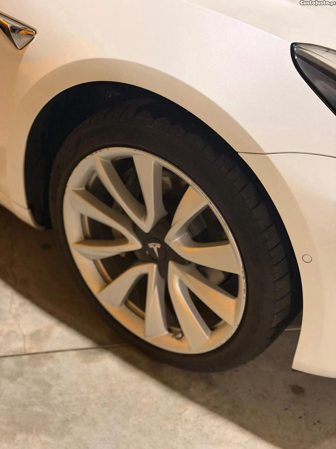 Tesla Model 3 Standard Range Plus RWD — fotografia 11
