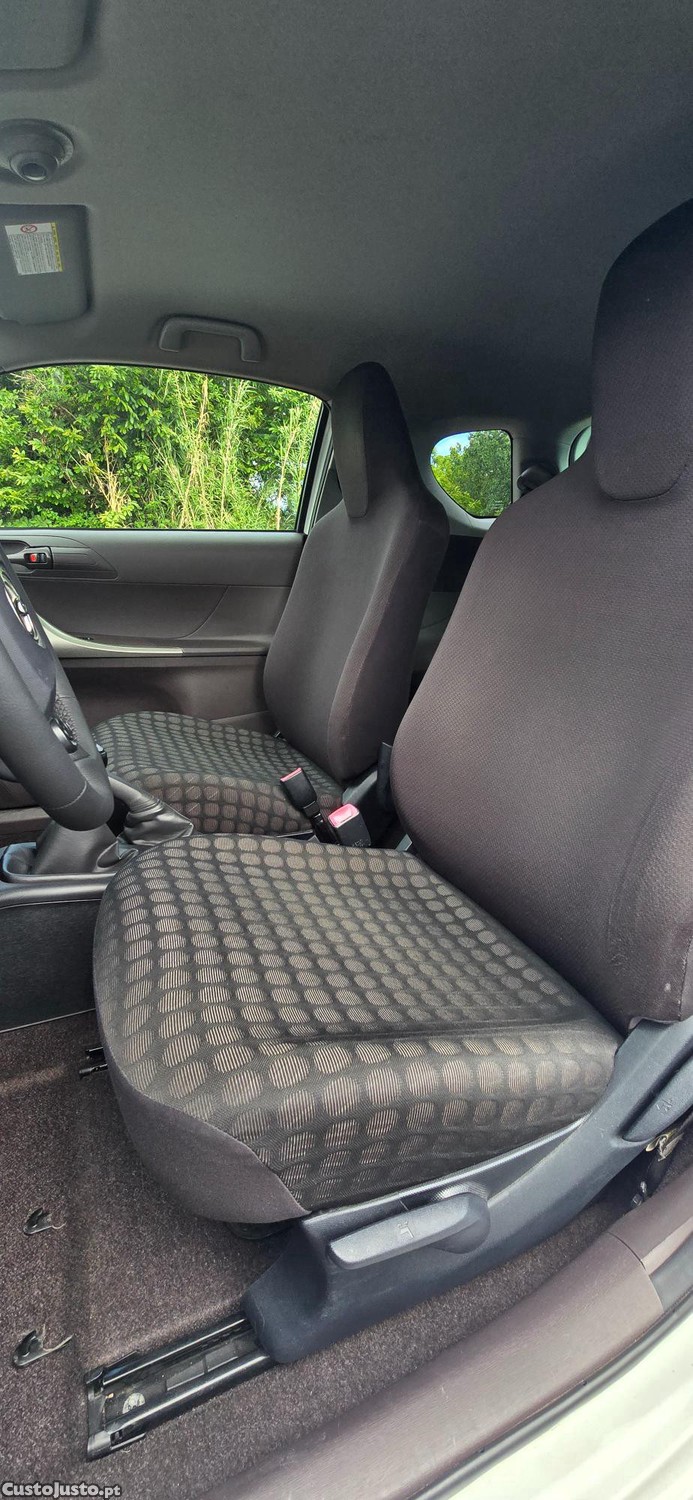 Toyota iQ 1.4 D4D - 10 — photo 5