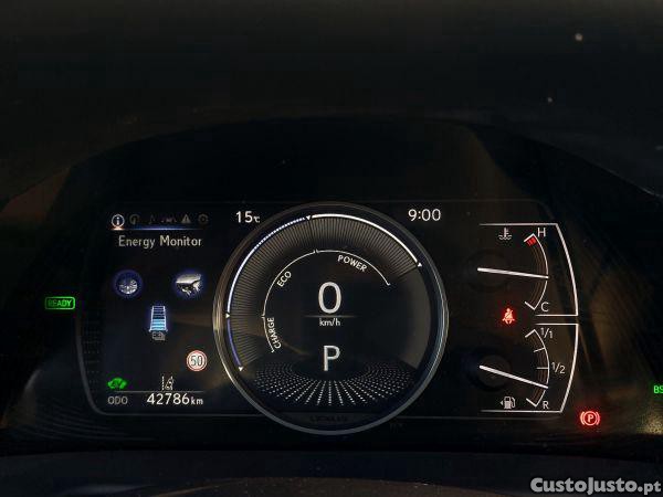 Lexus ES 300h Sport — fotografia 2