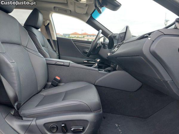 Lexus ES 300h Sport — fotografia 9