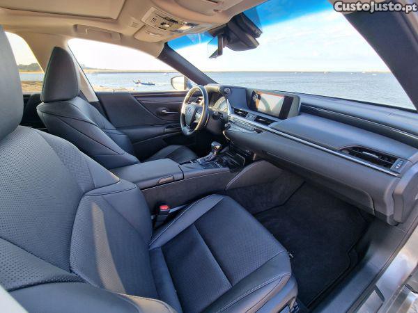 Lexus ES 300h Business — fotografia 9