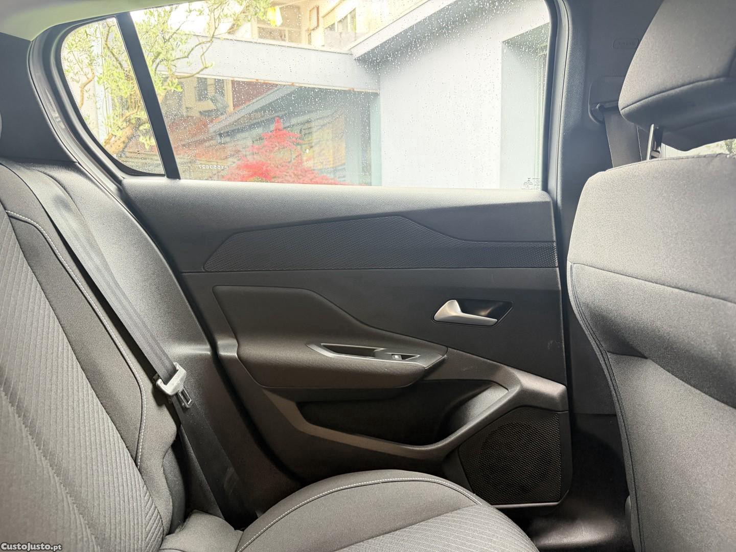 Peugeot 308 1.6 Hybrid Allure Pack e-EAT8 — fotografia 9