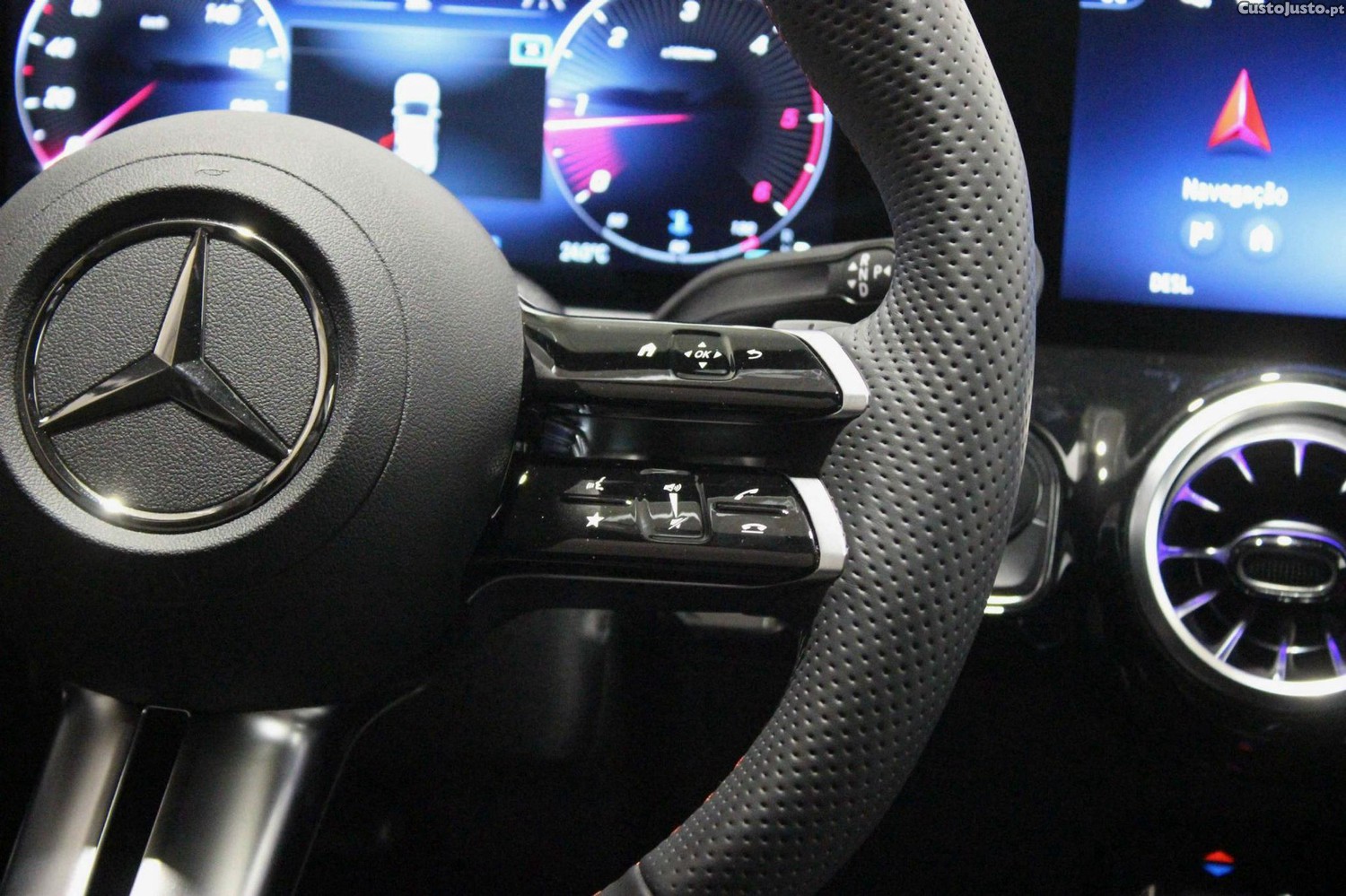 Mercedes-Benz GLA 180 d AMG Line — fotografia 14