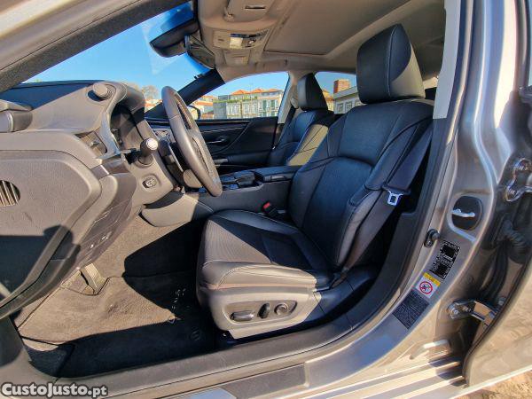Lexus ES 300h Business — fotografia 12