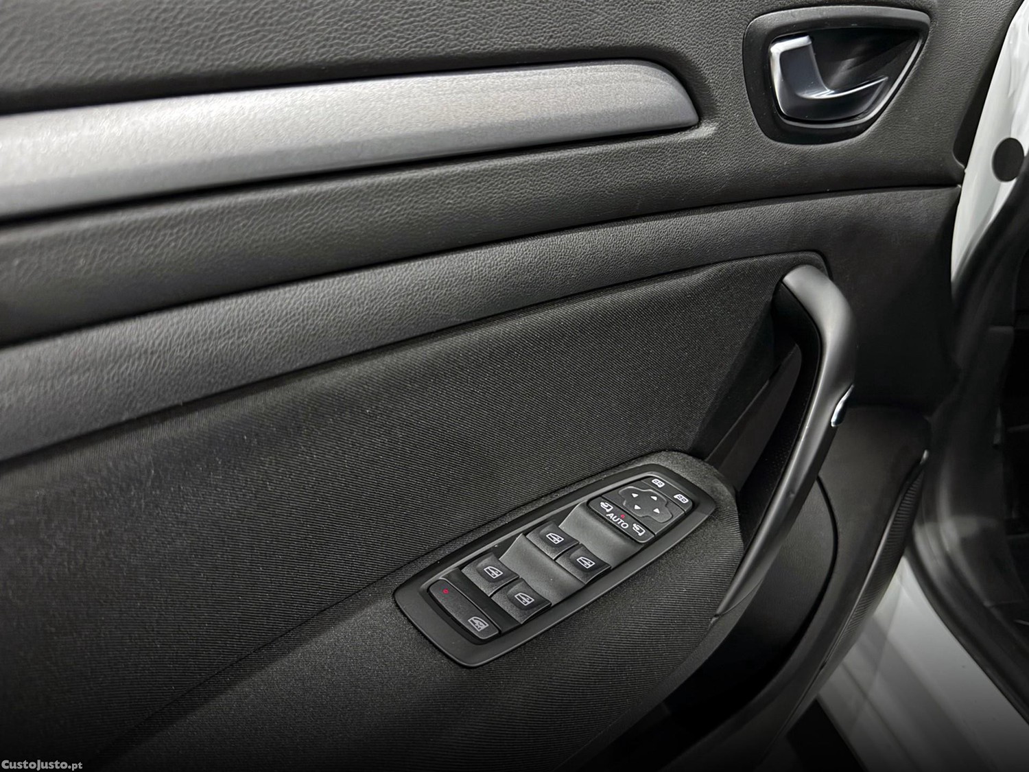 Renault Mégane E-Tech Plug-in Hybrid 160 EQUILIBRE — fotografia 12