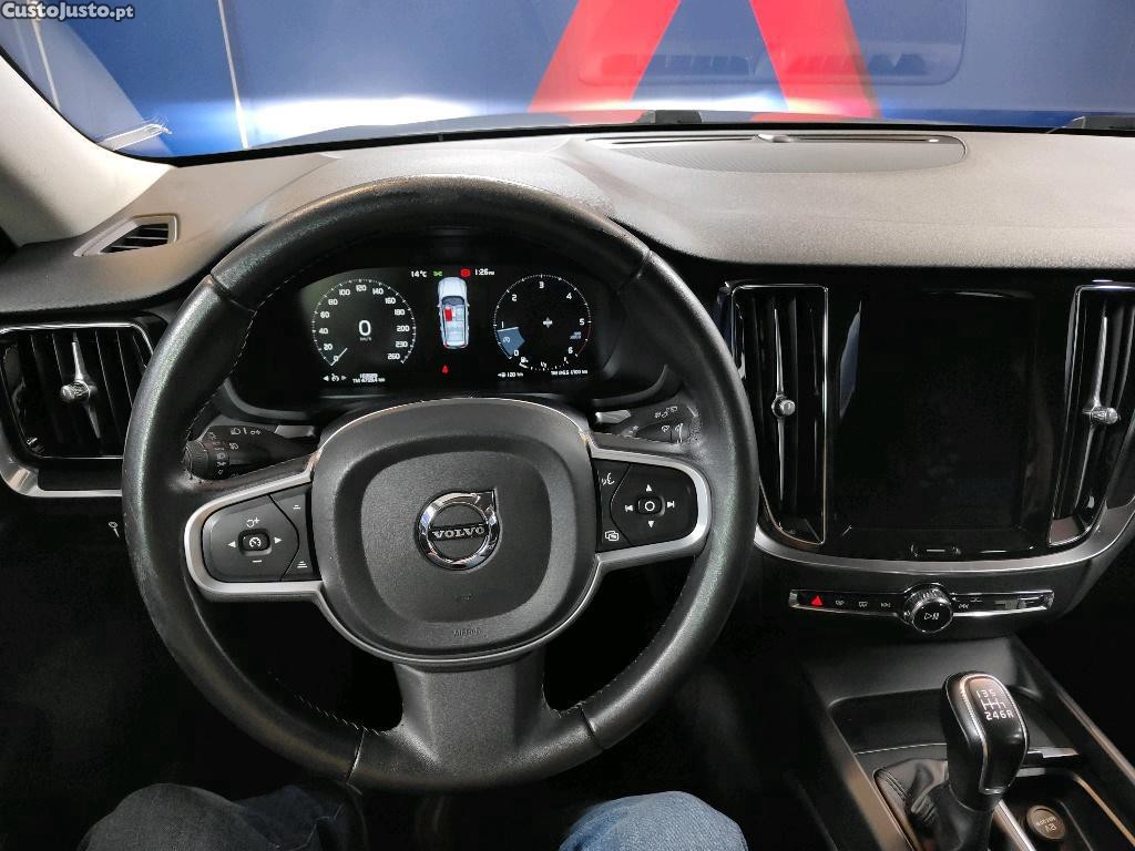 Volvo V60 2.0 D3 Momentum Plus 150cv — fotografia 17