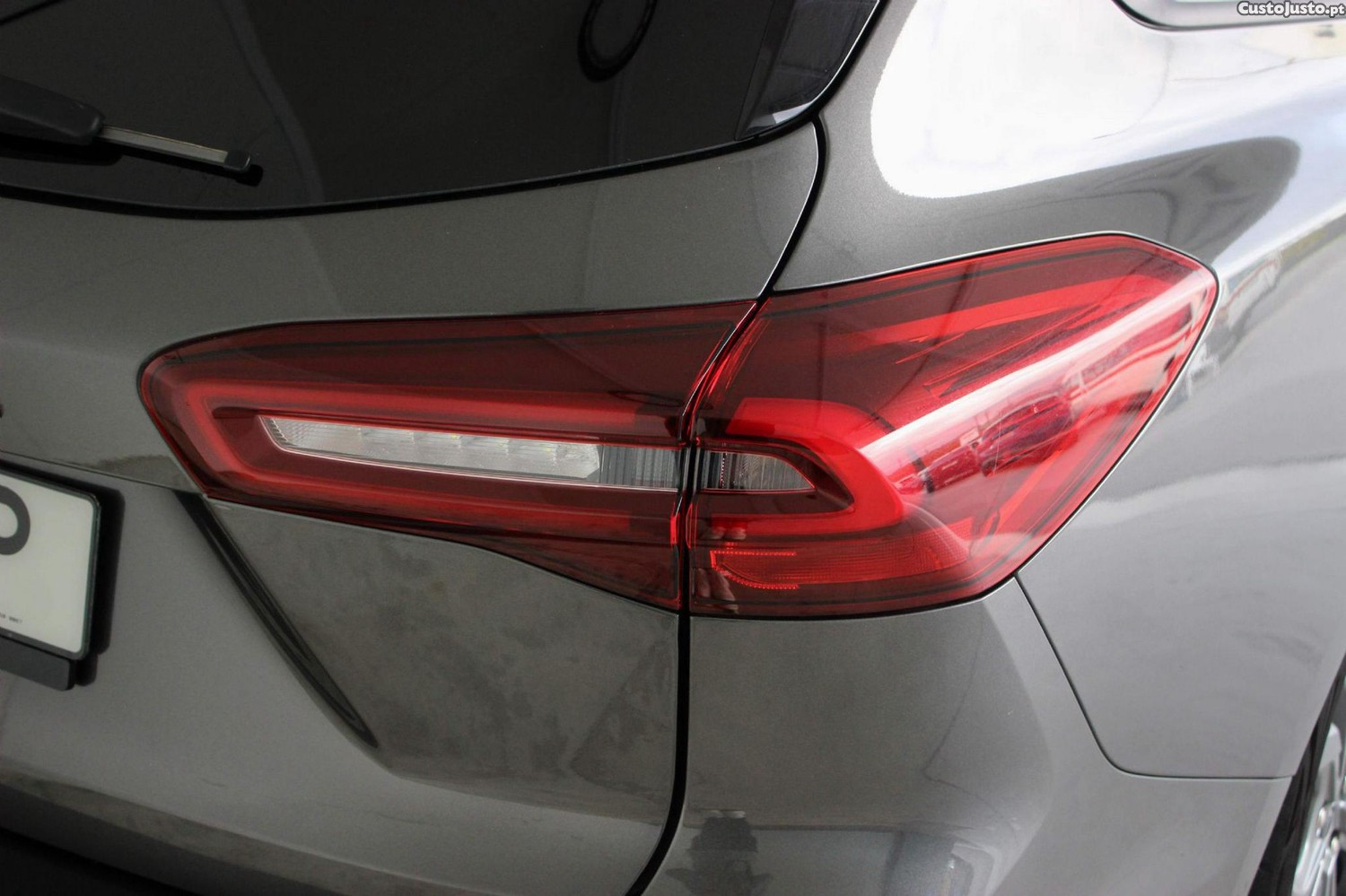 Ford Focus SW 1.0 EcoBoost MHEV ST-Line X Aut. — fotografia 20